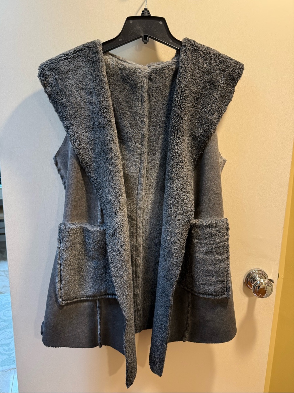 Made in Italy Women’s Gray Faux Shearling Hooded Vest